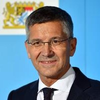 海纳：将全力支持穆西亚拉恢复，俱乐部对引援有明确目标