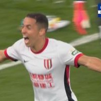 蓉城2-0领先泰山！史松宸失误，韦世豪侧钩踢疵，罗慕洛破门