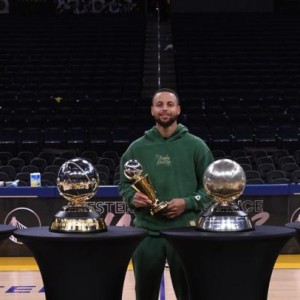 九游手游-好学生库里今年双丰收：完成学业论文获盛赞