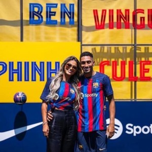 九游热门游戏-拉菲尼亚妻子23岁 今年2月结的婚 两人认识已十年